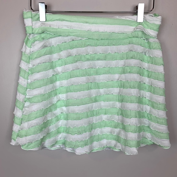Exit green and white layered skirt Size large - Picture 1 of 4